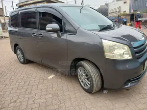 Toyota Noah 2009 Gray