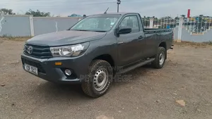 Toyota Hilux 2024 Gray
