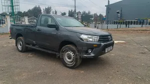 Toyota Hilux 2024 Gray