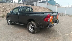 Toyota Hilux 2024 Gray