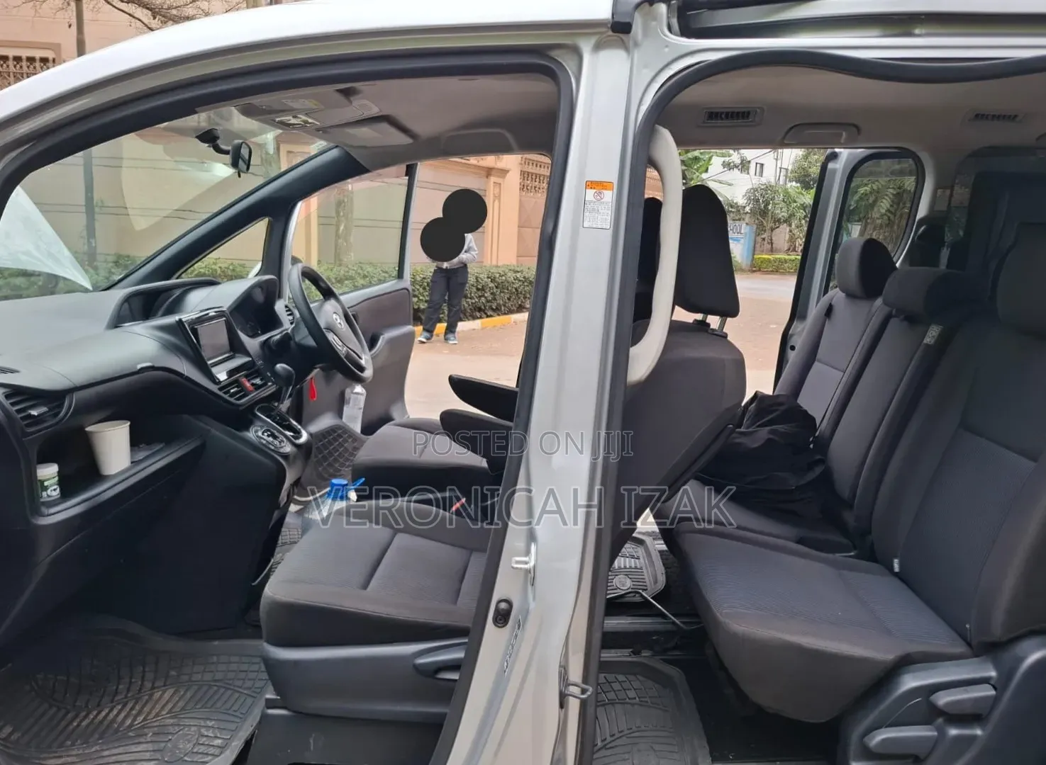 Toyota Noah 2018 Silver