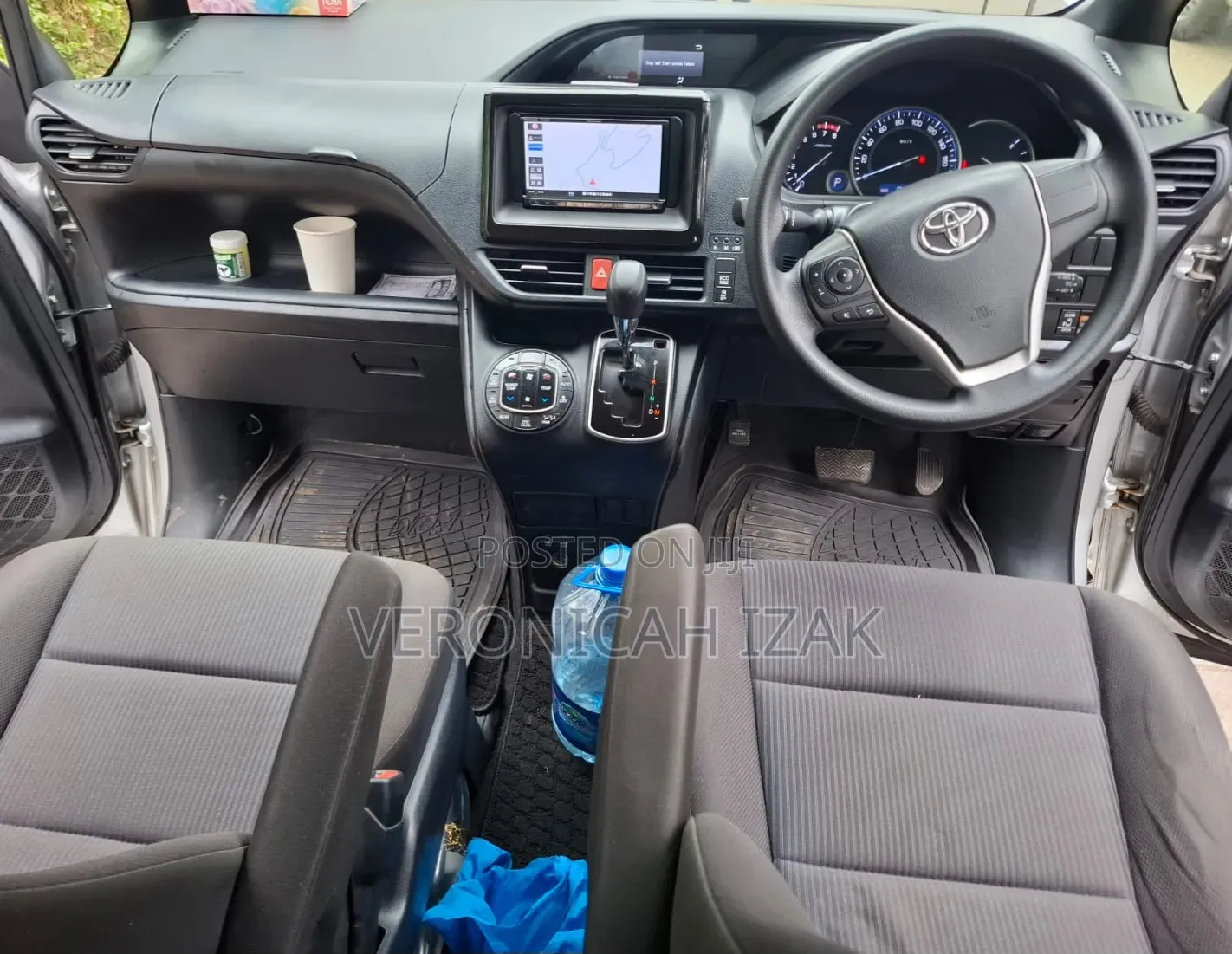 Toyota Noah 2018 Silver