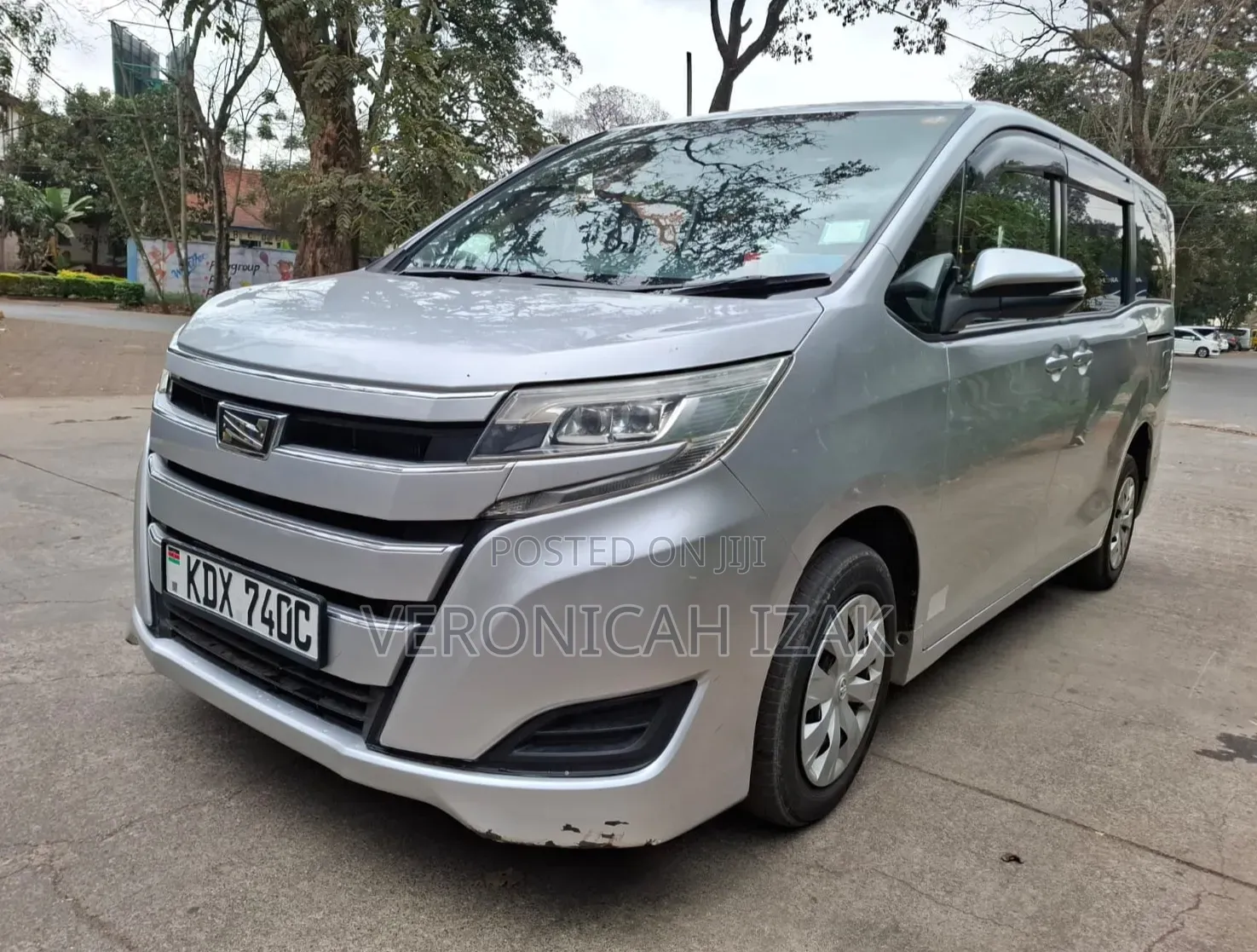 Toyota Noah 2018 Silver