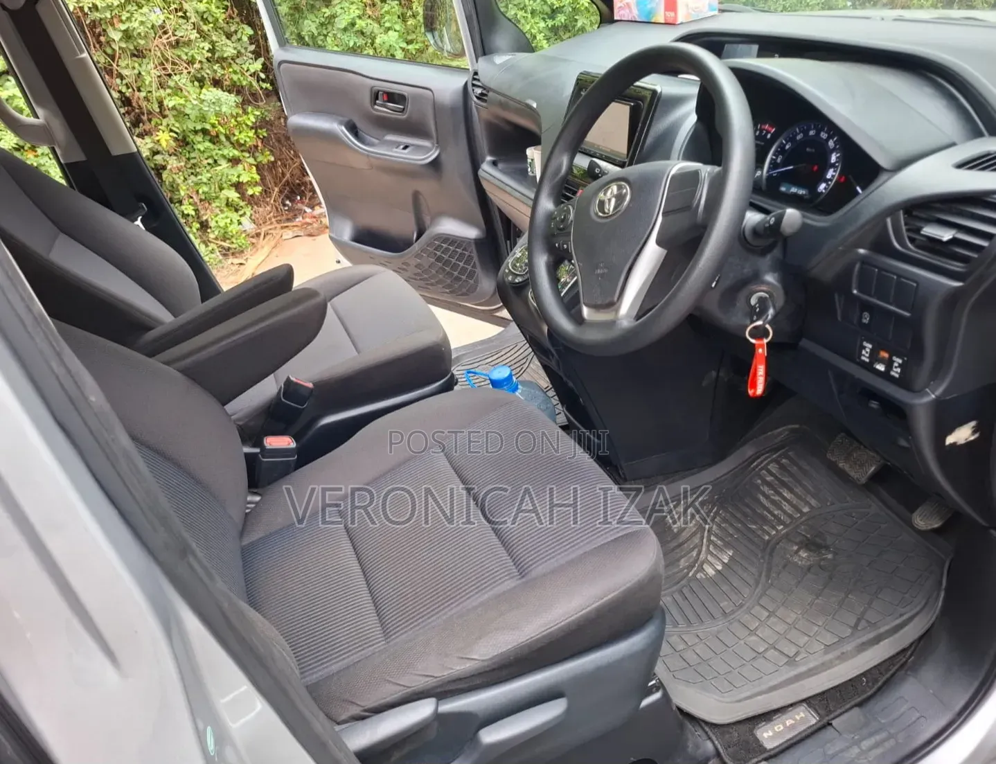 Toyota Noah 2018 Silver
