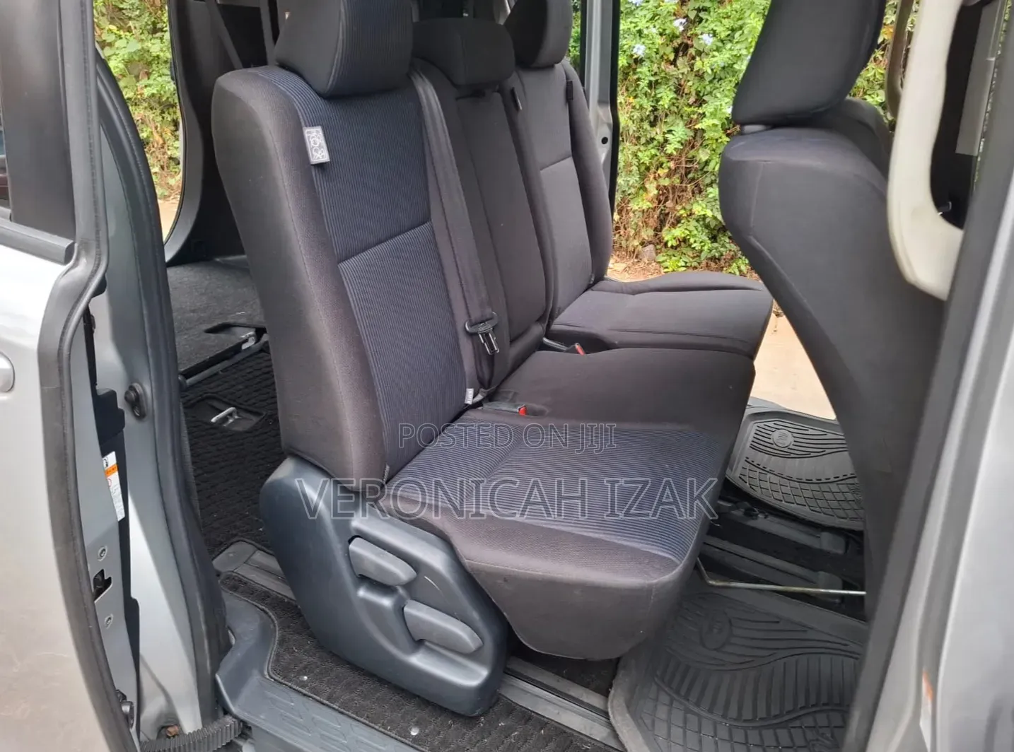 Toyota Noah 2018 Silver