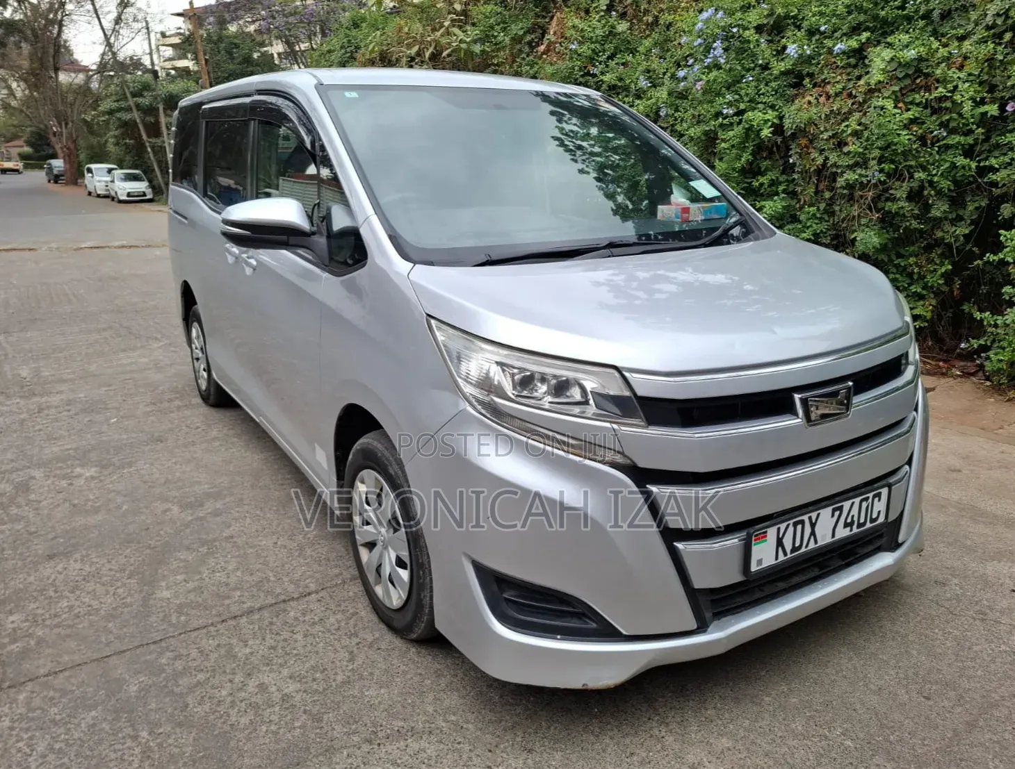 Toyota Noah 2018 Silver