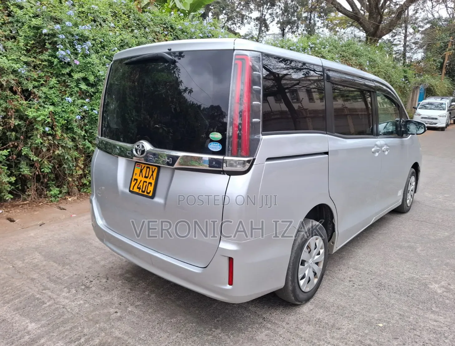 Toyota Noah 2018 Silver