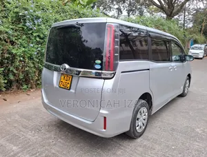 Toyota Noah 2018 Silver