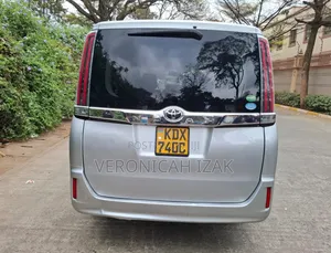 Toyota Noah 2018 Silver