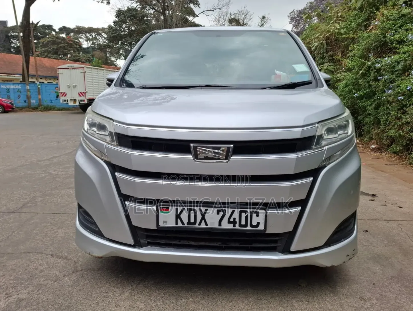 Toyota Noah 2018 Silver