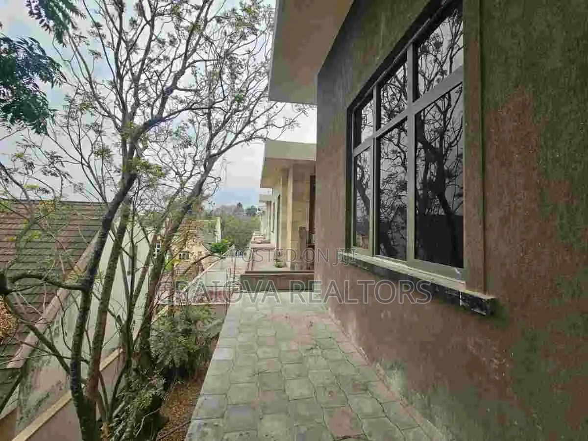 5bdrm Villa in Maziwa for sale