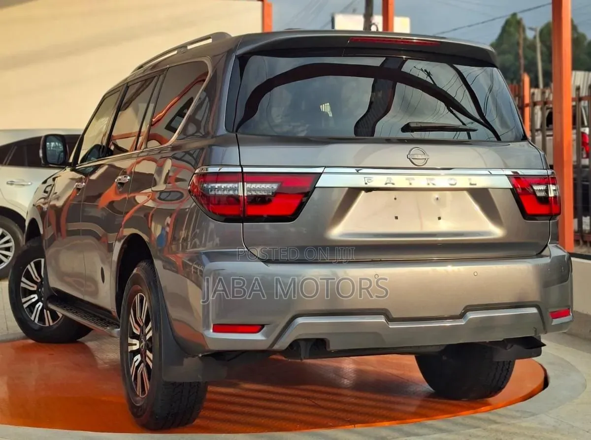 Nissan Patrol 2022 Silver