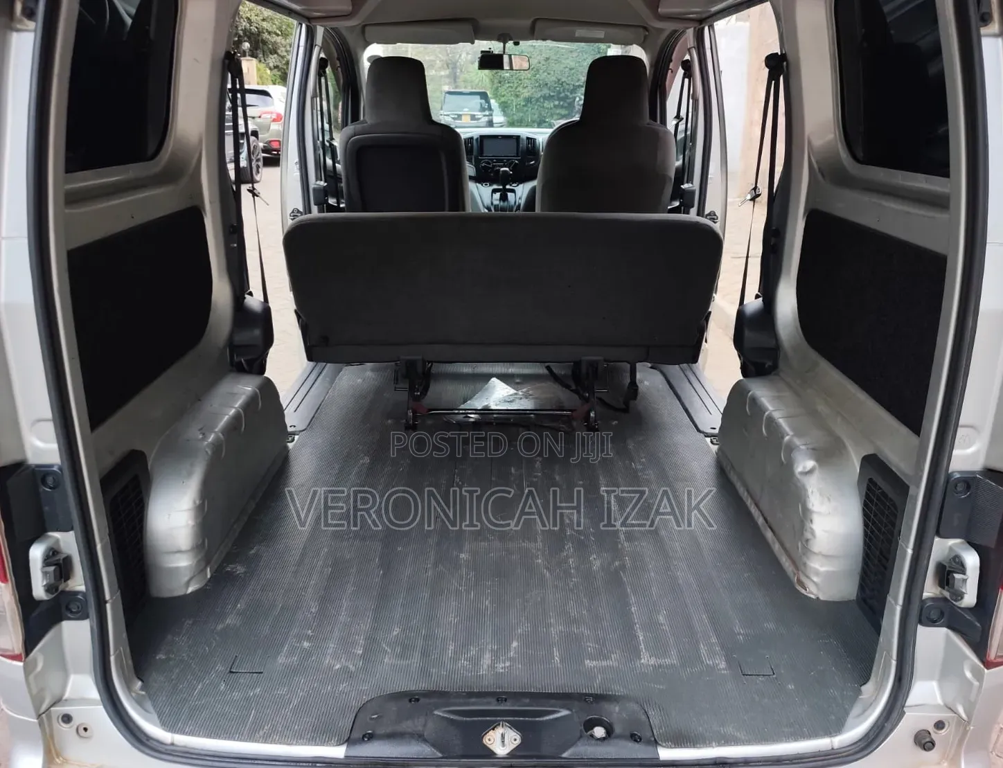 Nissan NV350 2015 Silver