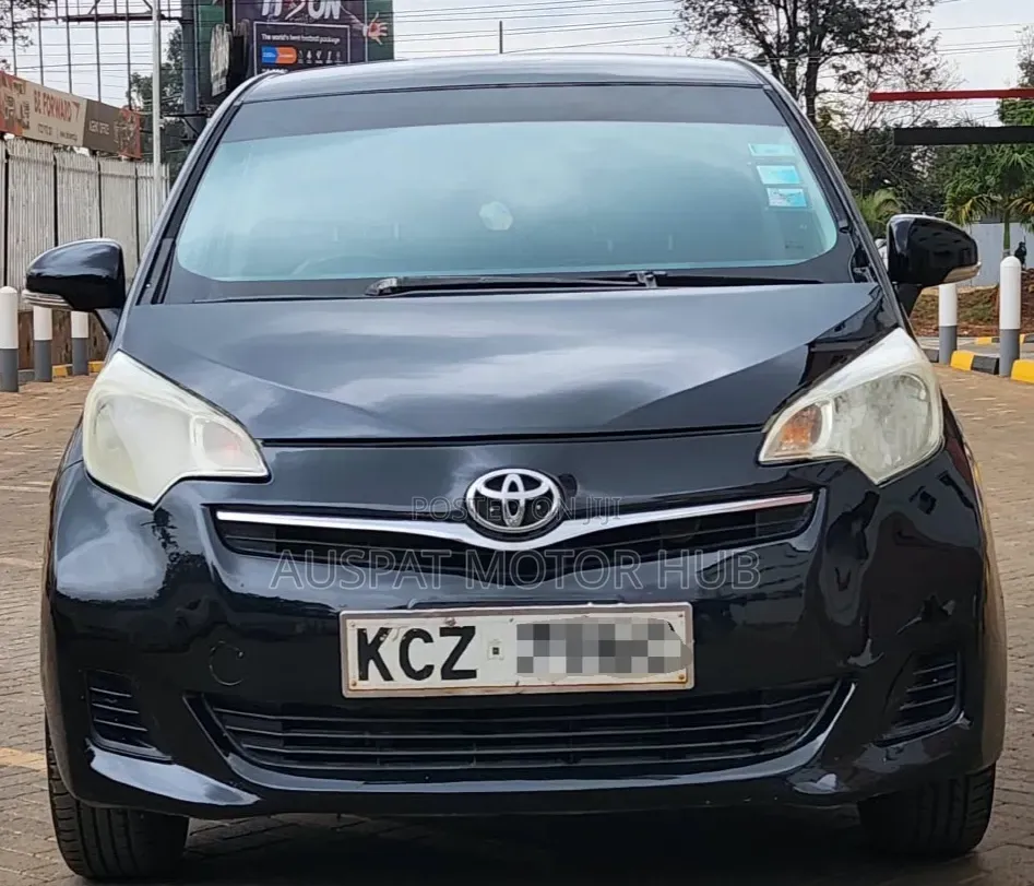 Toyota Ractis 1.5 FWD 2012 Black