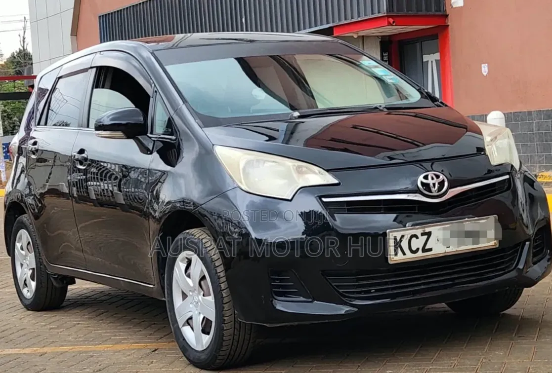 Toyota Ractis 1.5 FWD 2012 Black