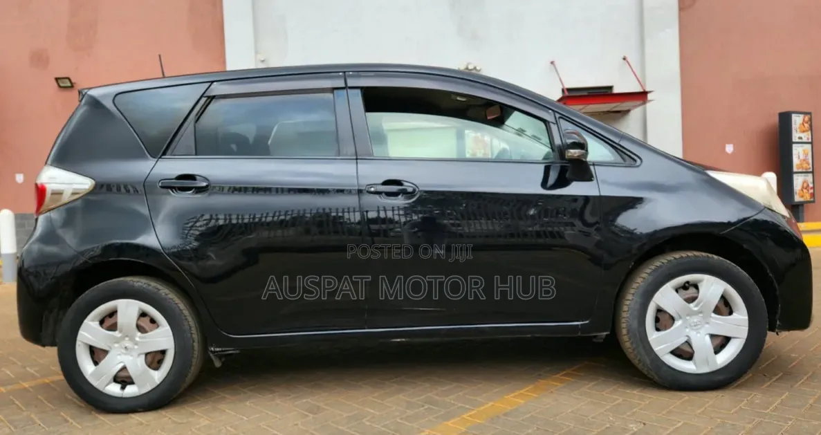 Toyota Ractis 1.5 FWD 2012 Black