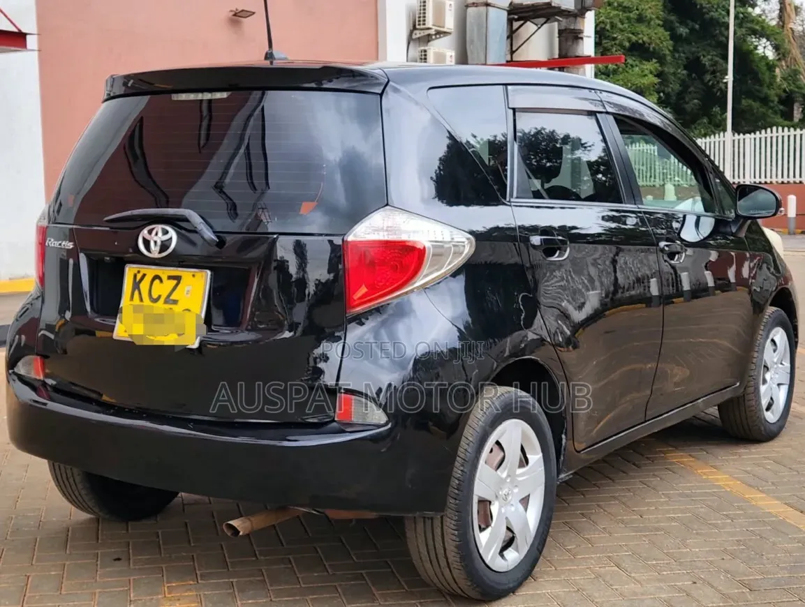 Toyota Ractis 1.5 FWD 2012 Black