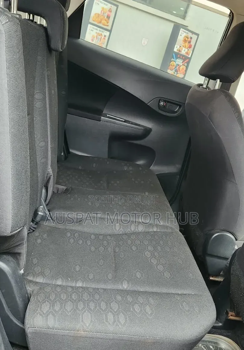 Toyota Ractis 1.5 FWD 2012 Black