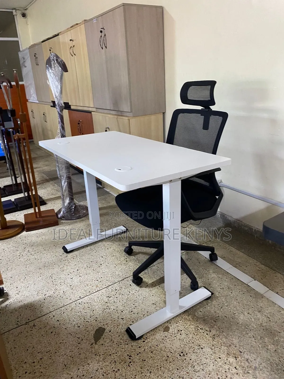 Eletric Desk and Office Chair
