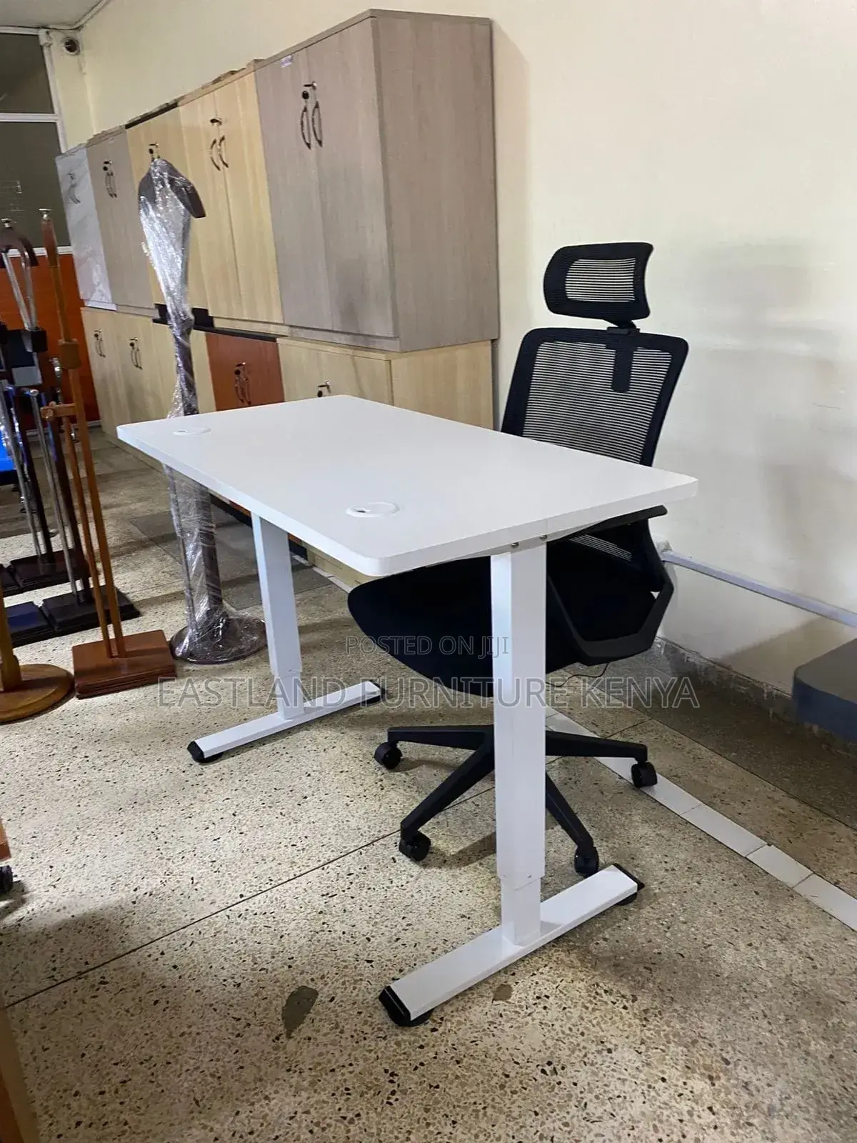 Eletric Desk and Office Chair