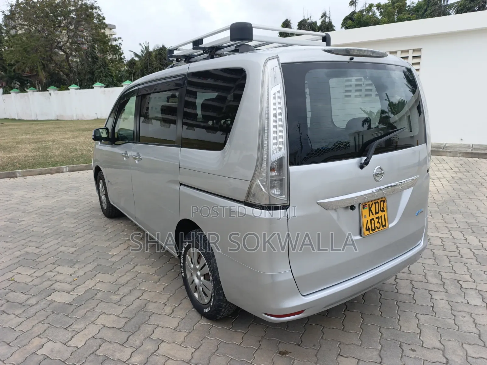 Nissan Serena 2016 Silver