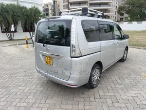 Nissan Serena 2016 Silver