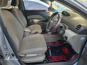 Toyota Belta 2009 Silver