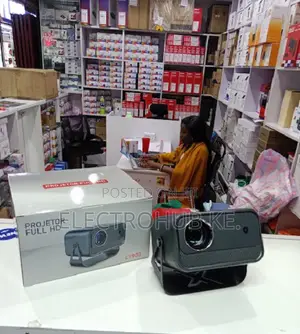 Cy900 Projector Bluetooth With Conectivity for Speakers and Headphones