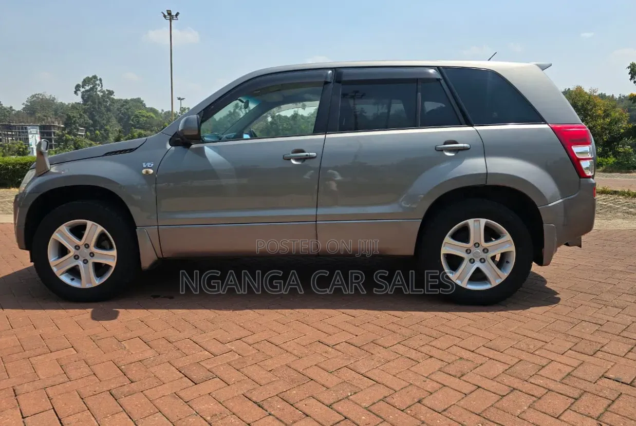 Suzuki Escudo 2005 Gray
