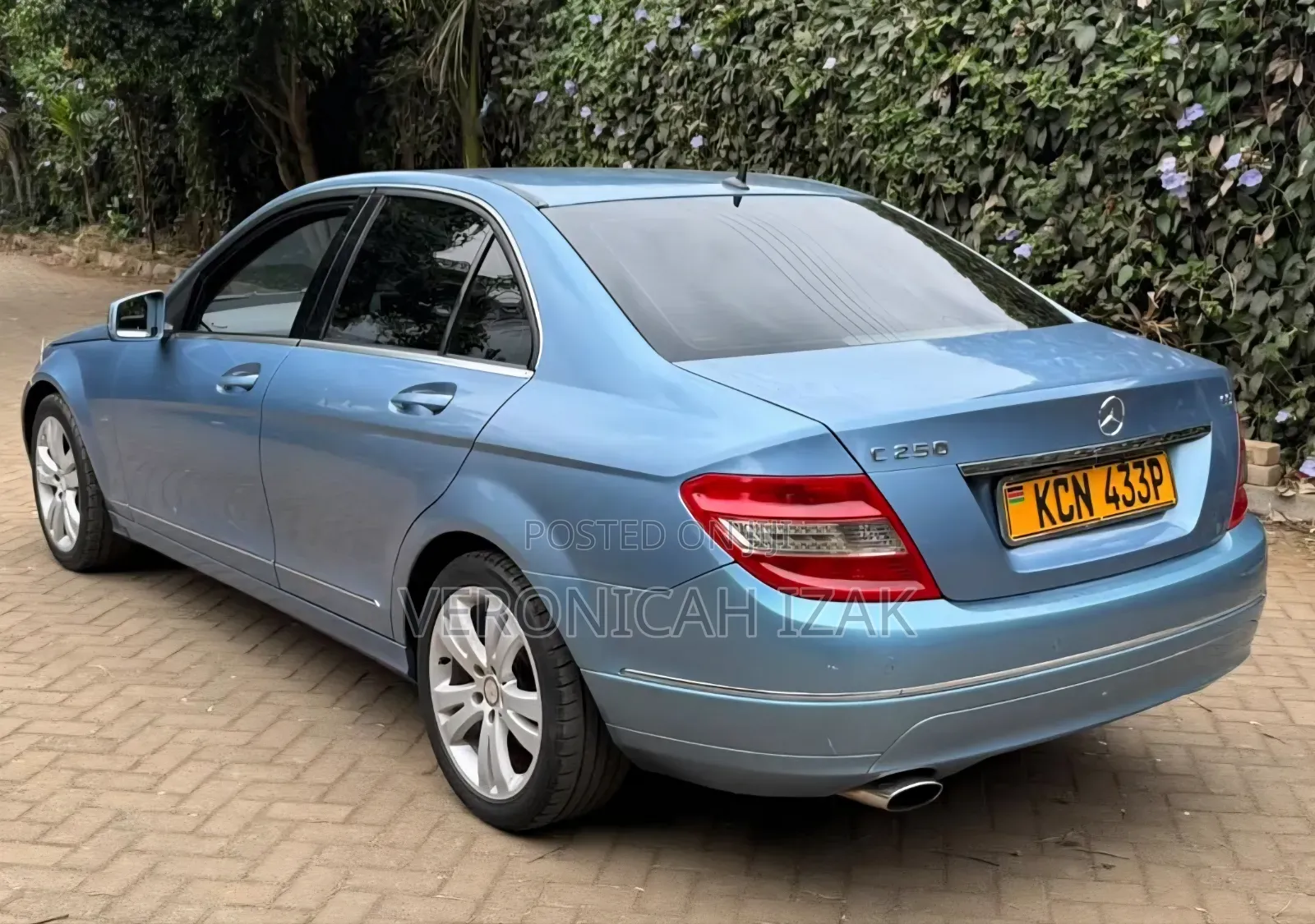 Mercedes-Benz C250 2010 Blue