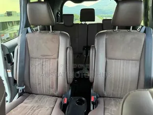 Voxy,noah and ESQUIRE 7 Seaters for Hire
