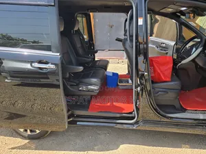 Voxy,noah and ESQUIRE 7 Seaters for Hire
