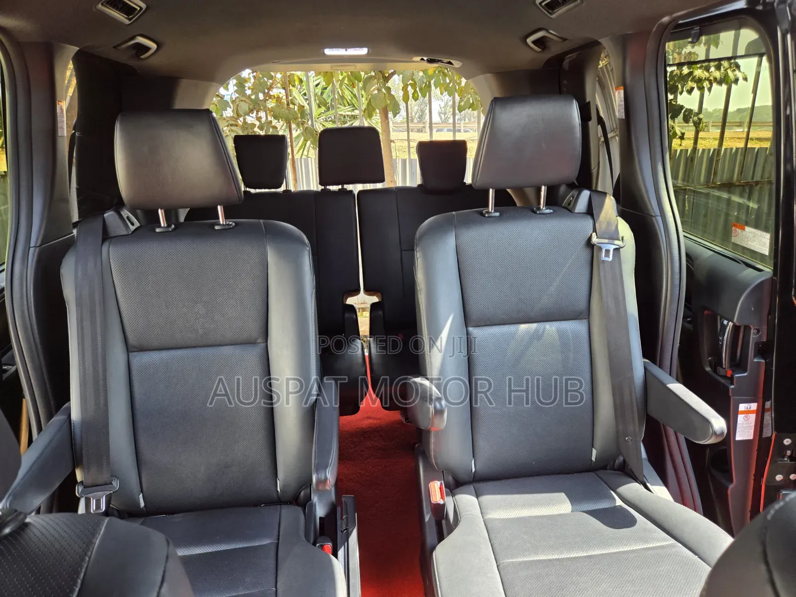 Voxy,noah and ESQUIRE 7 Seaters for Hire