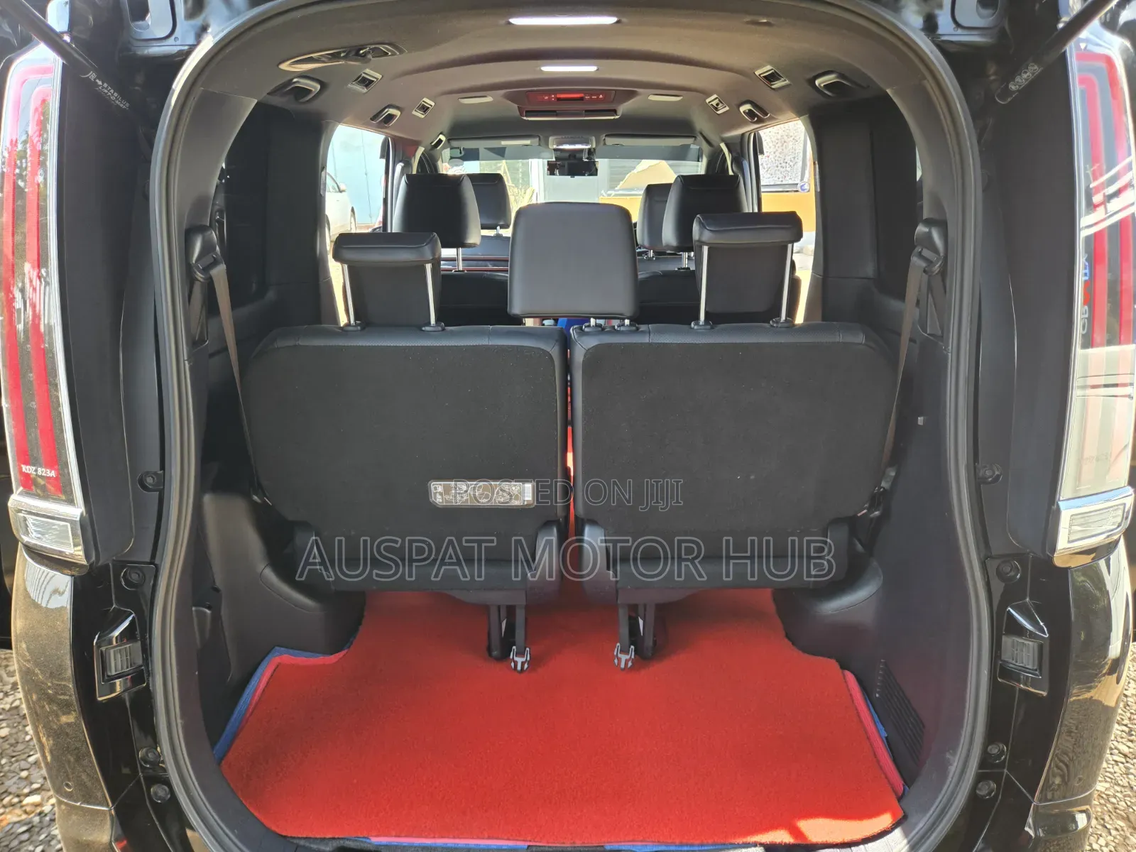 Voxy,noah and ESQUIRE 7 Seaters for Hire