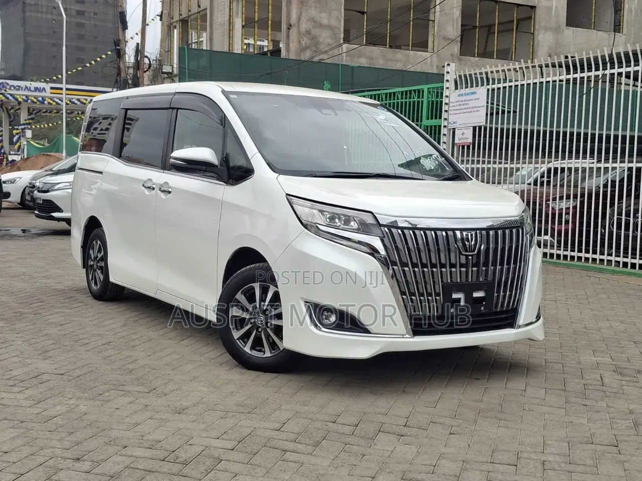 Voxy,noah and ESQUIRE 7 Seaters for Hire