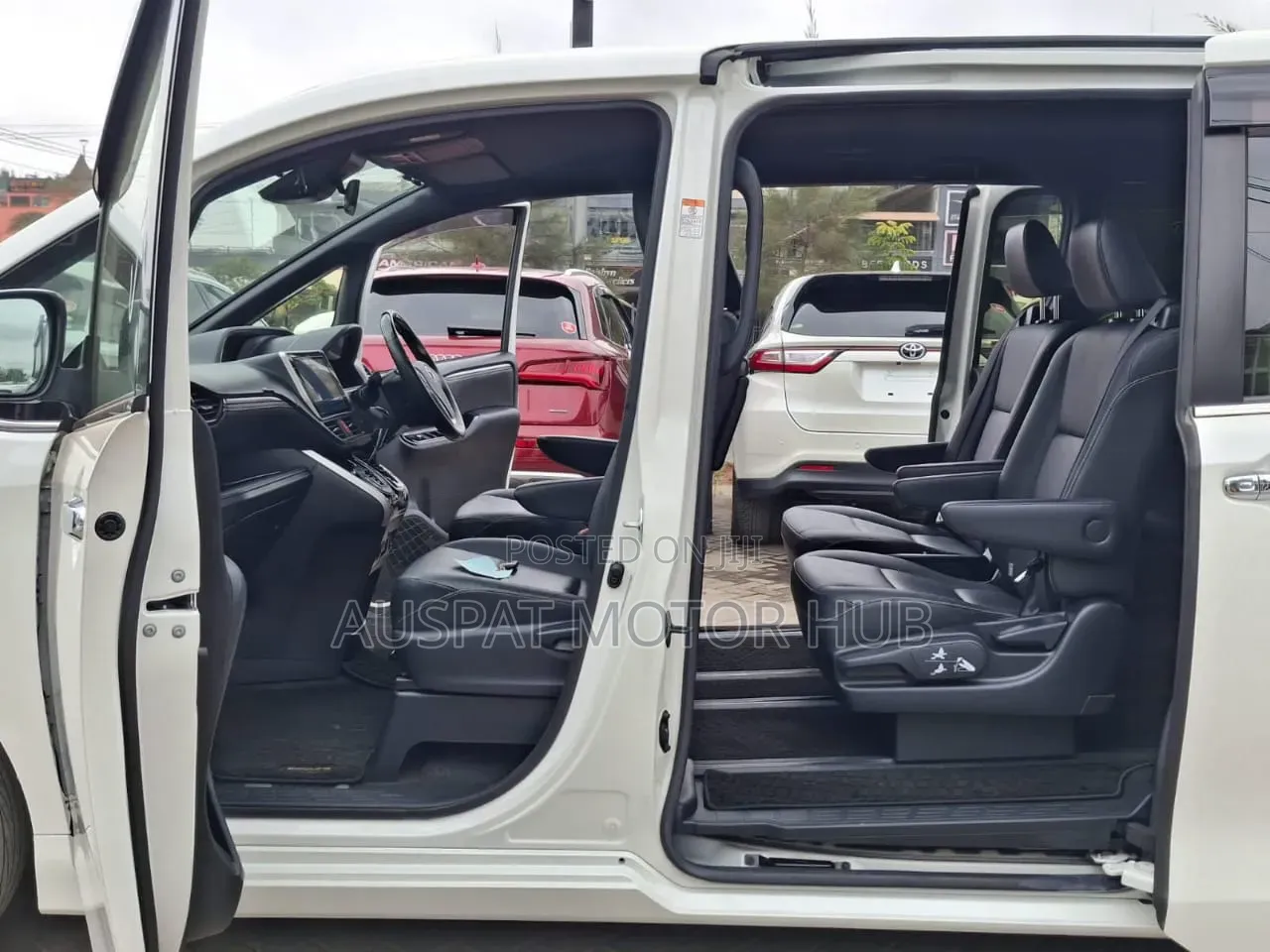 Voxy,noah and ESQUIRE 7 Seaters for Hire