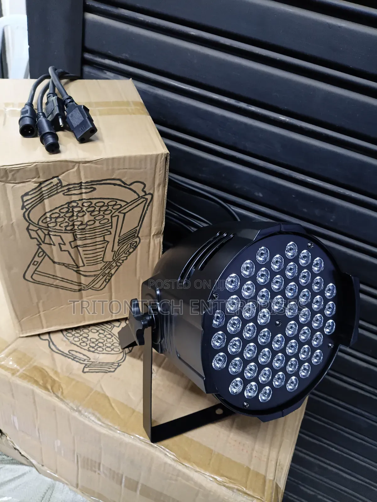 Pro-Grade Illumination: 54x3W DMX512 LED DJ Event Light