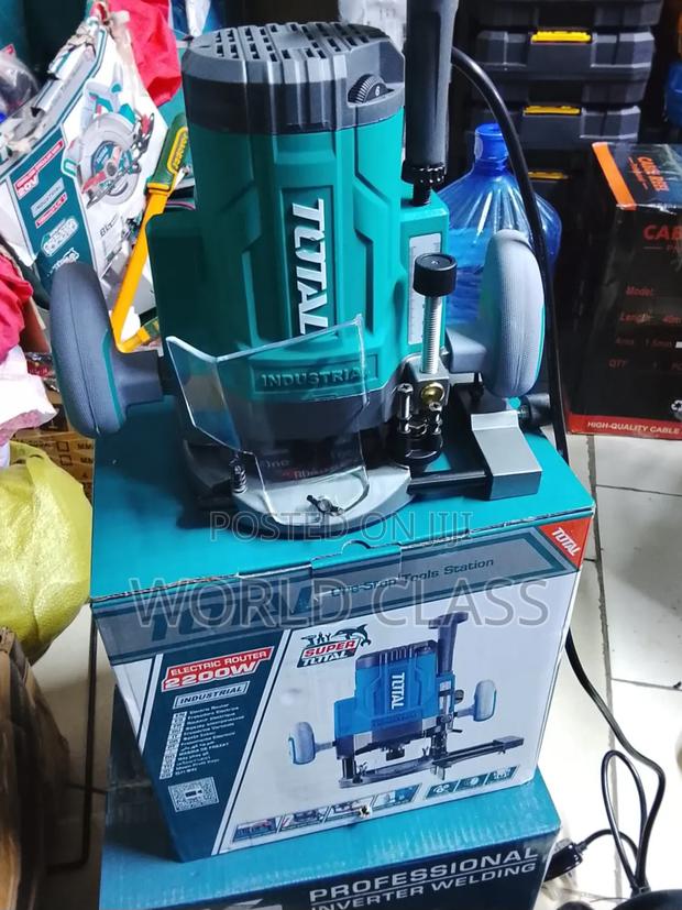 Total Tr111226 Plunge Router (2200w)