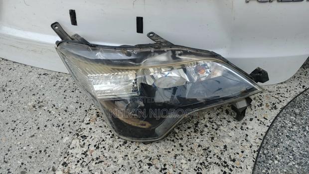 Toyota Spade Headlight