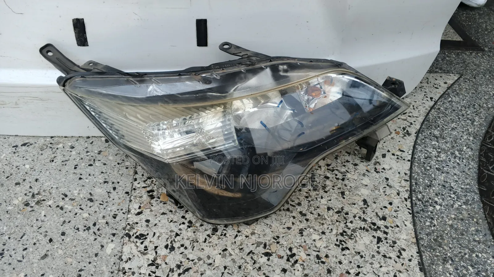 Toyota Spade Headlight