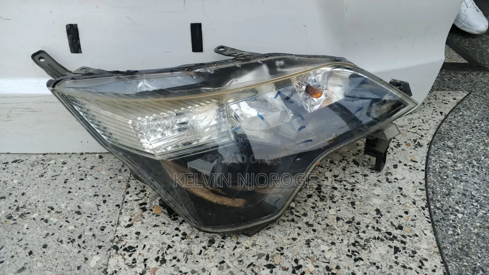 Toyota Spade Headlight