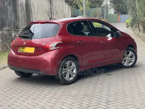 Peugeot 208 2013 Red