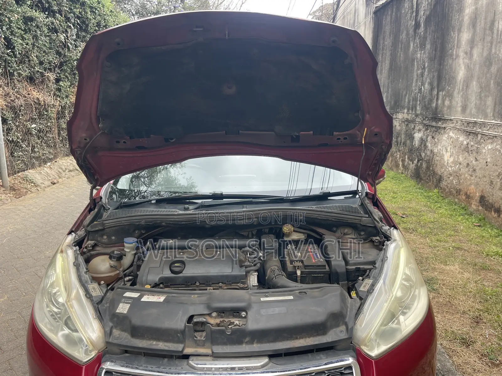 Peugeot 208 2013 Red