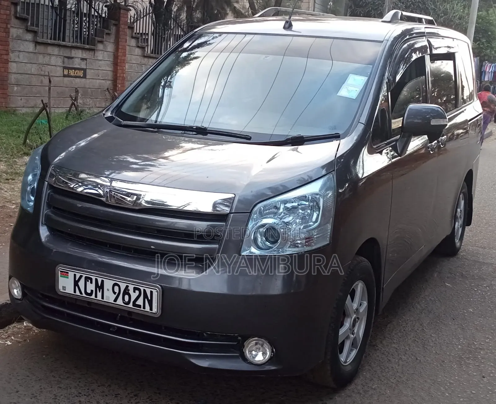 Toyota Noah 2010 Black