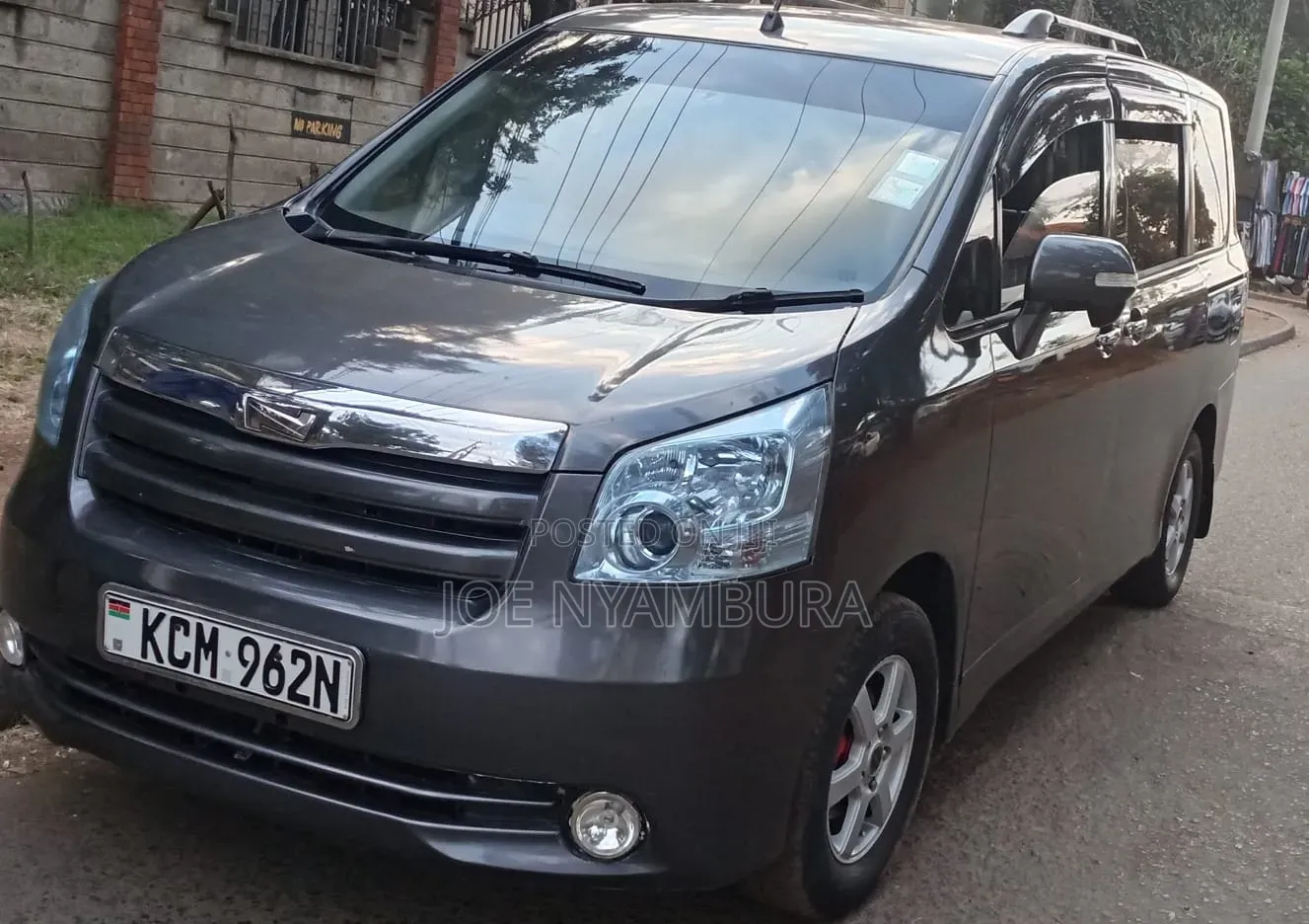 Toyota Noah 2010 Black