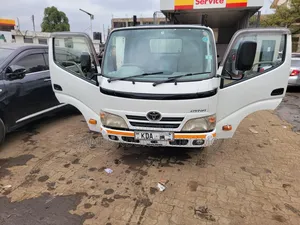 Toyota Dyna 2014 White