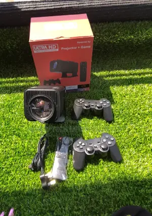 1HY320 Mini Home Theater Projector