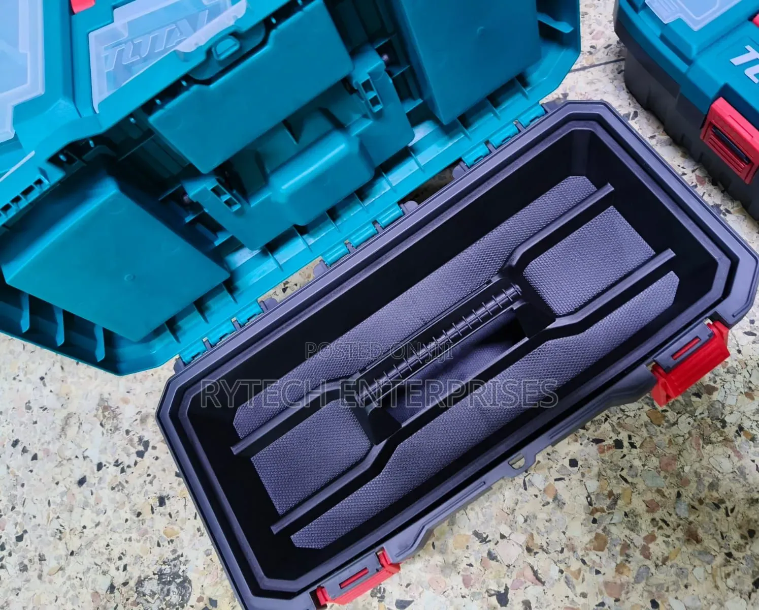 17" Total Plastic Tool Box