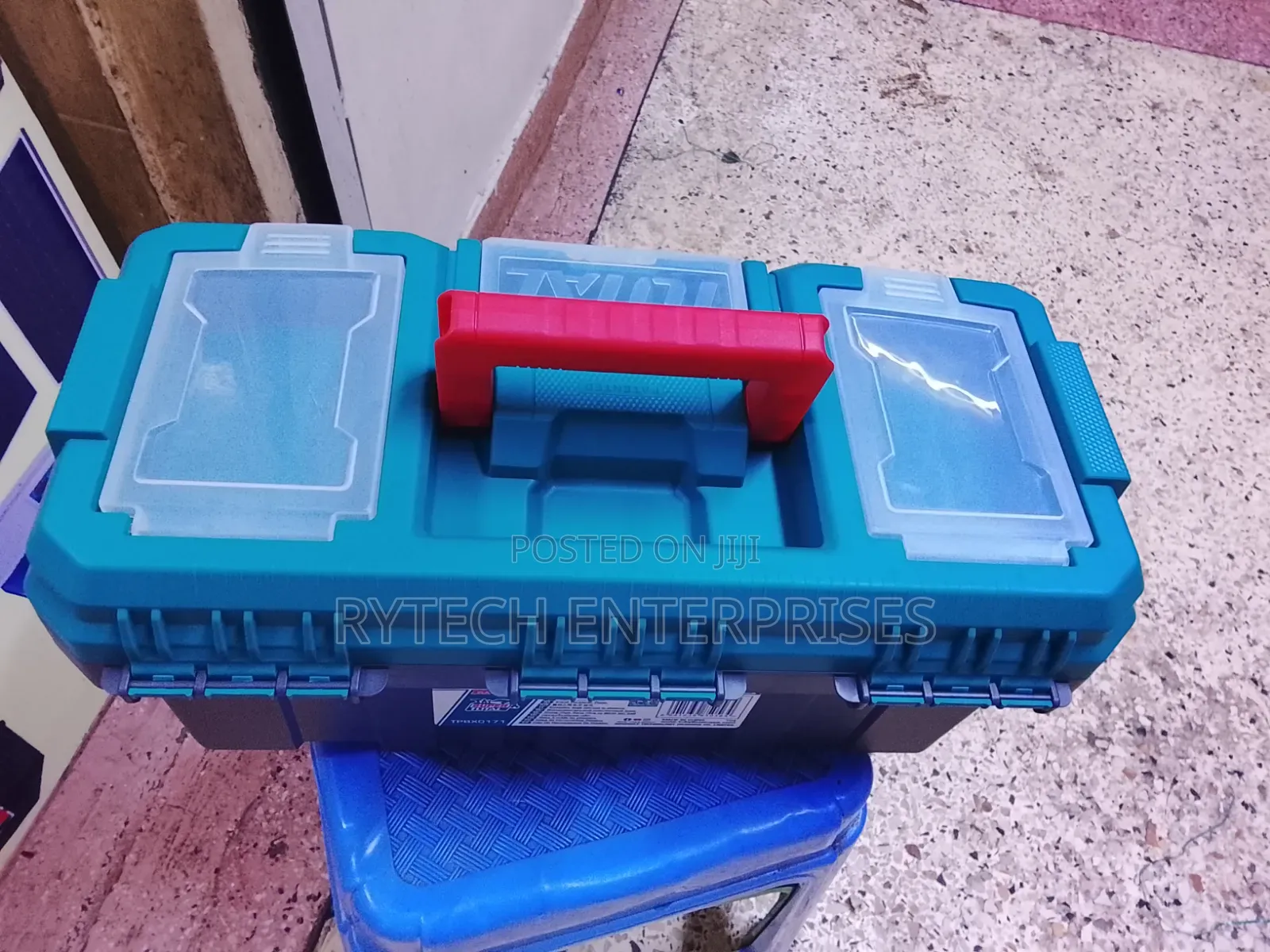 17" Total Plastic Tool Box