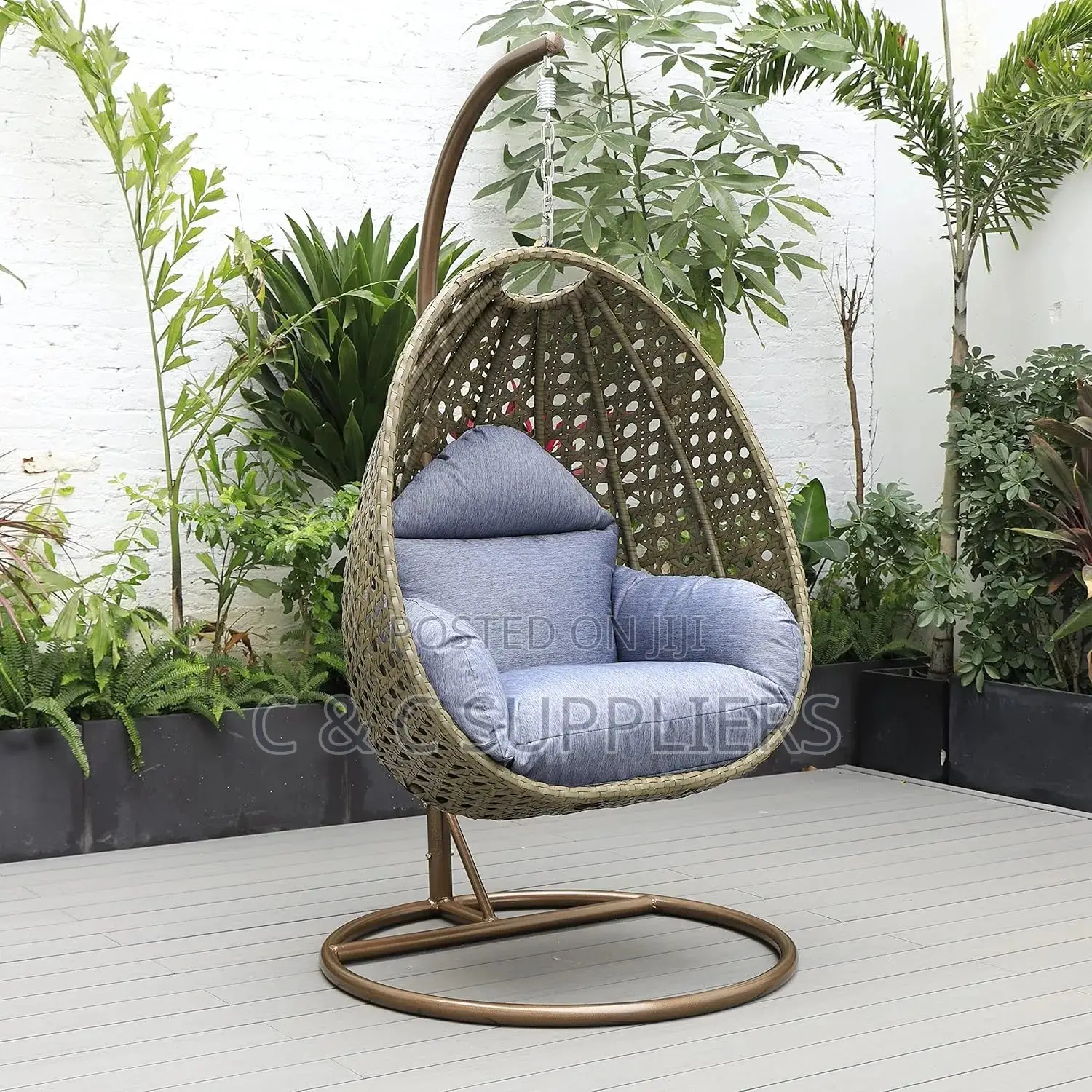 Leisure Outdoor Hanging Chair.
